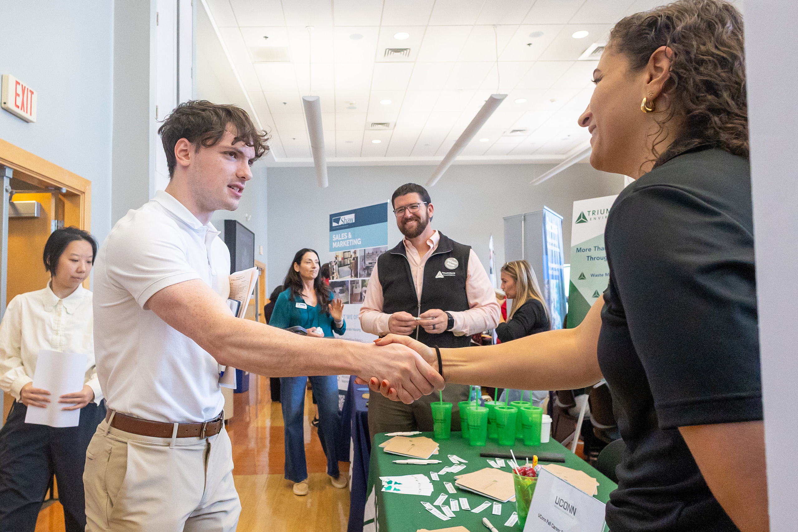 shaking habds at the UConn career fair