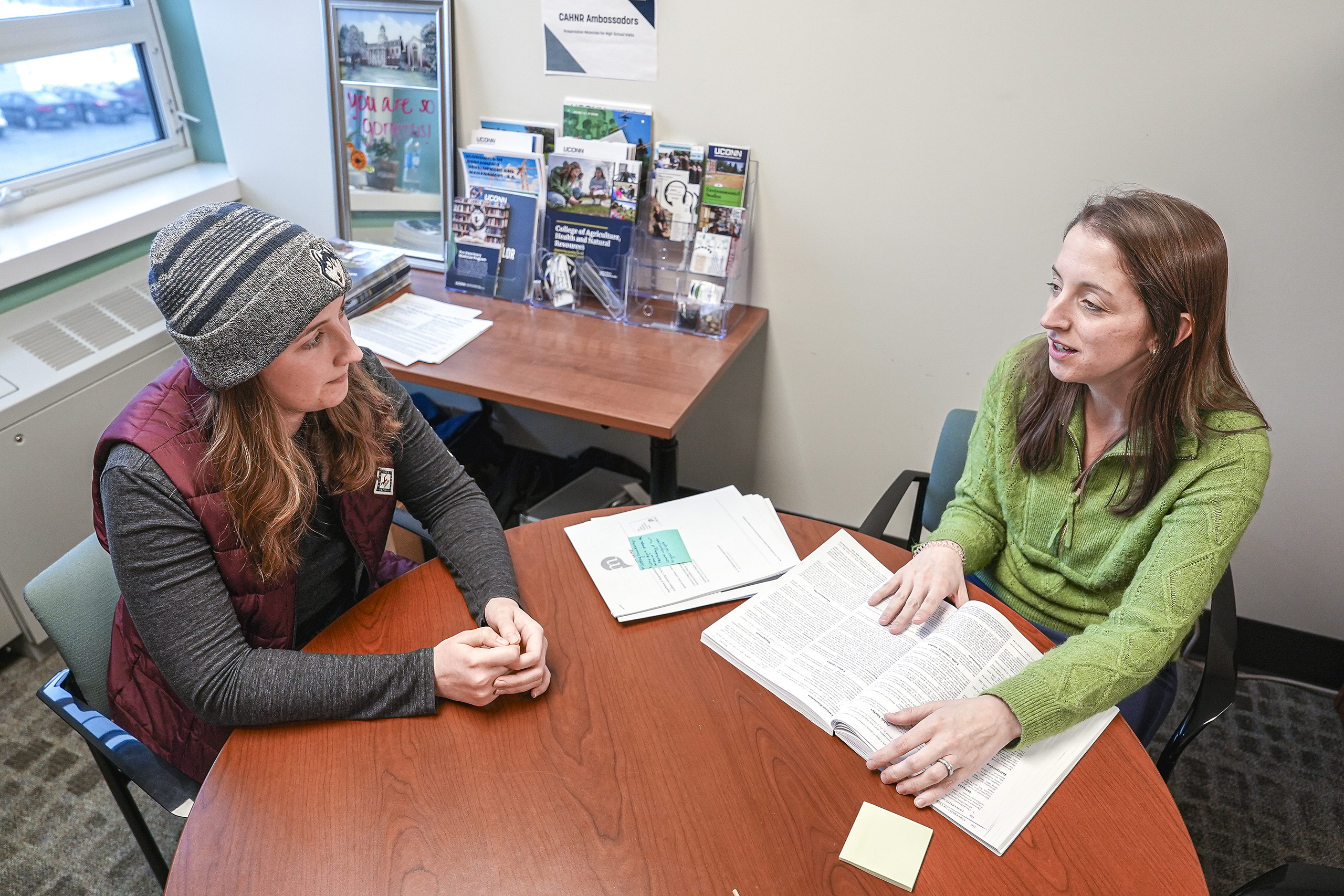 student and advisor in an appointment